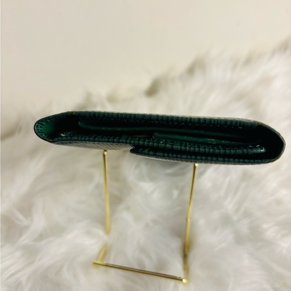 Louis Vuitton Green Sarah Epi Wallet - Picture 5 of 12